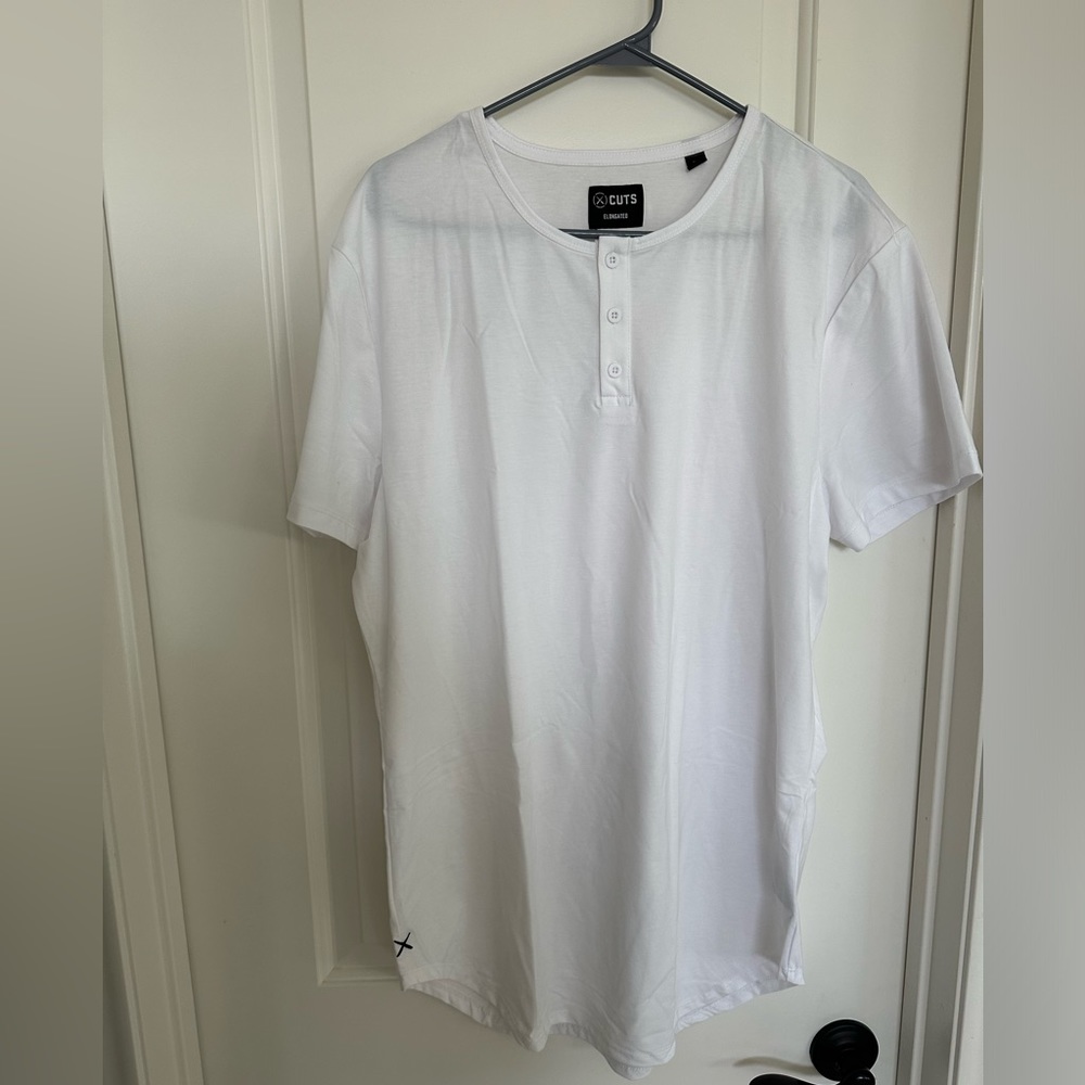 Men’s Cuts Henley t shirt, elongated with curved hem